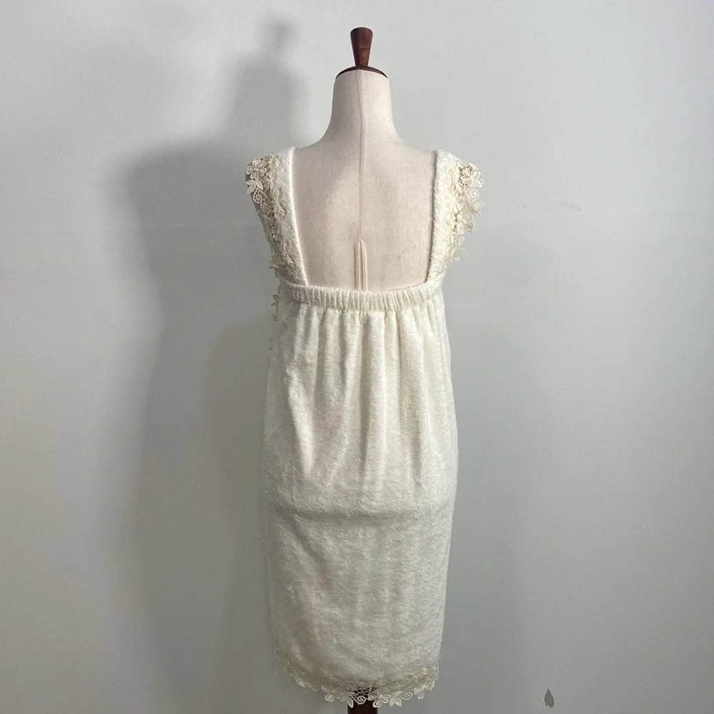 Vintage Cream Wrap Towel Floral Embroidered Flirty‎ feminine Women's S/M